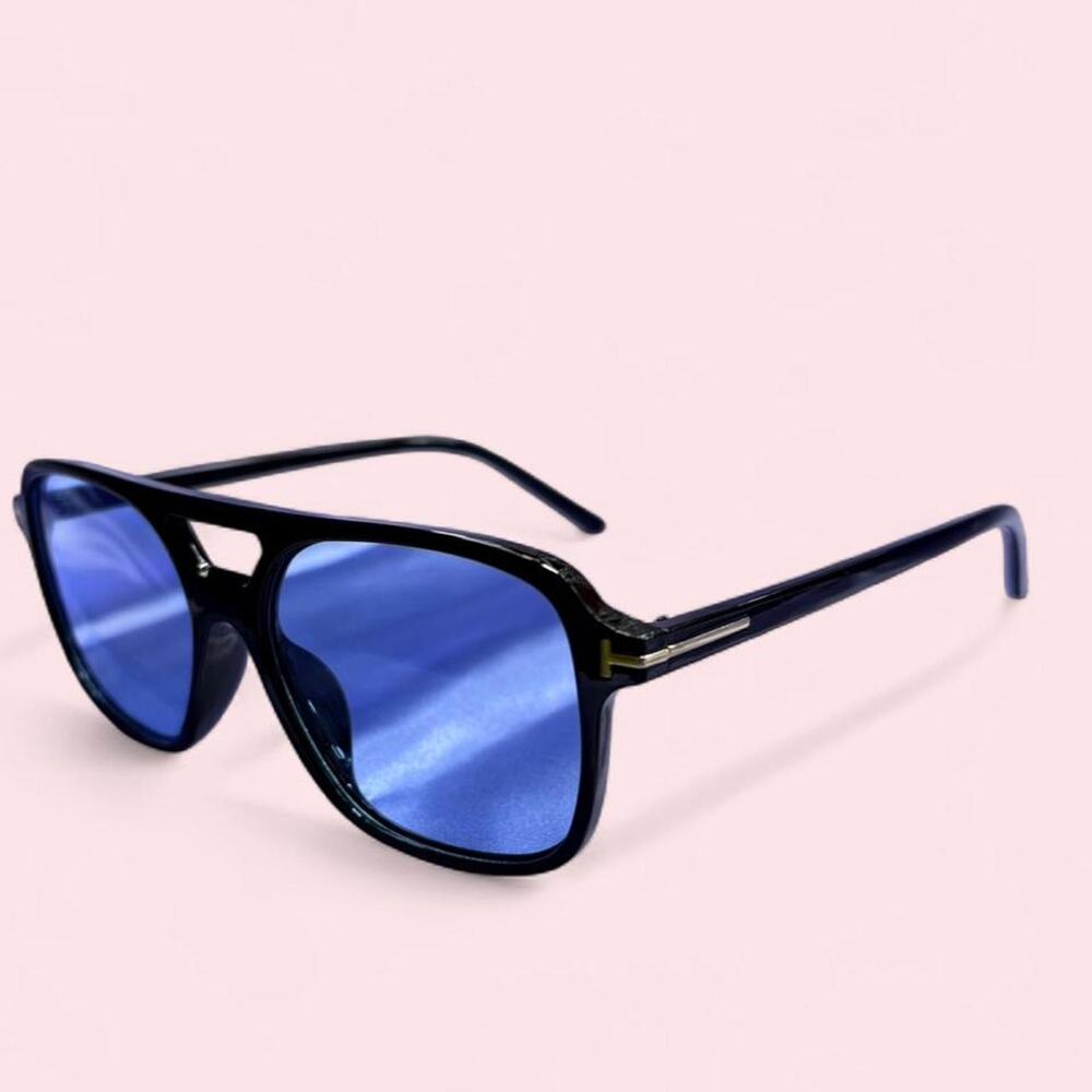 Black square frame sunglasses with icy blue lens 70s 8-s retro y2k